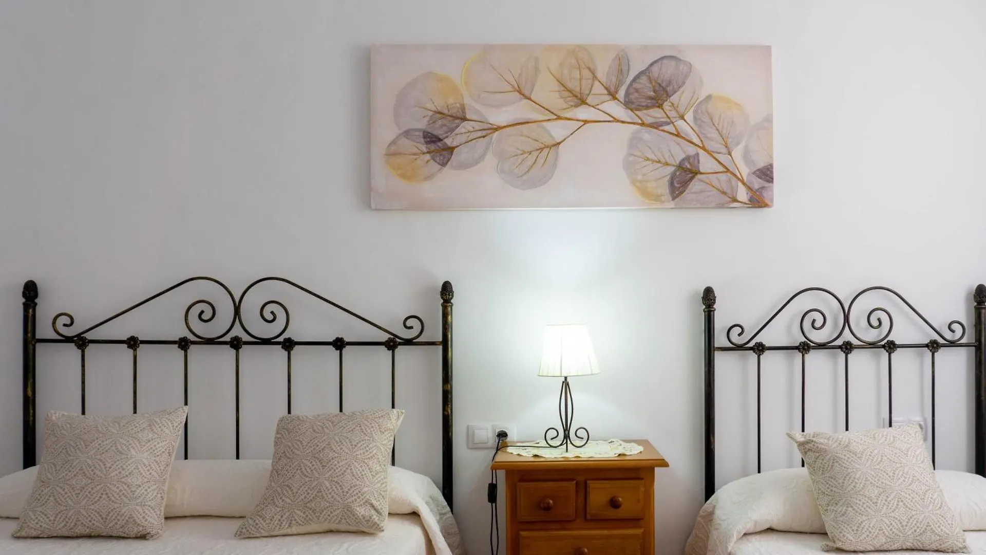 La Casita Del Garrobo Guest House Comares Country house