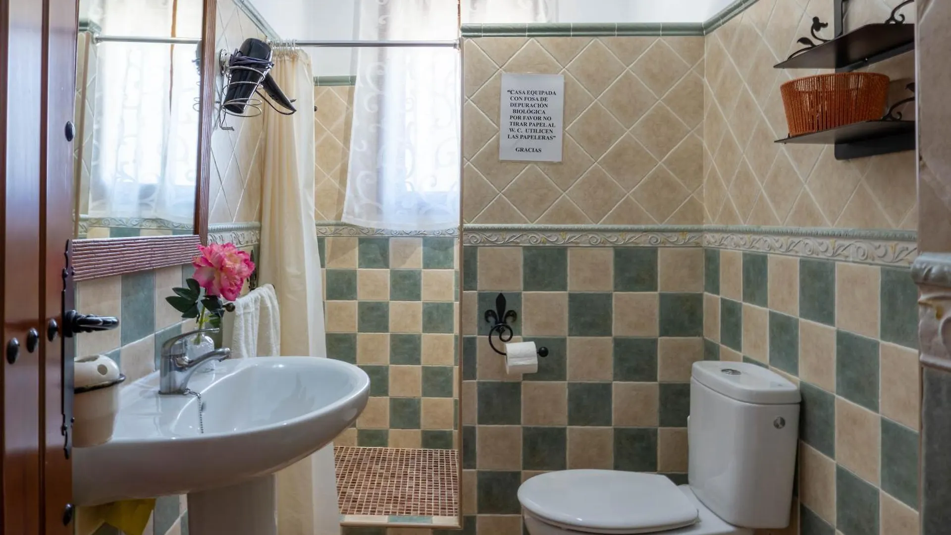 La Casita Del Garrobo Guest House Comares