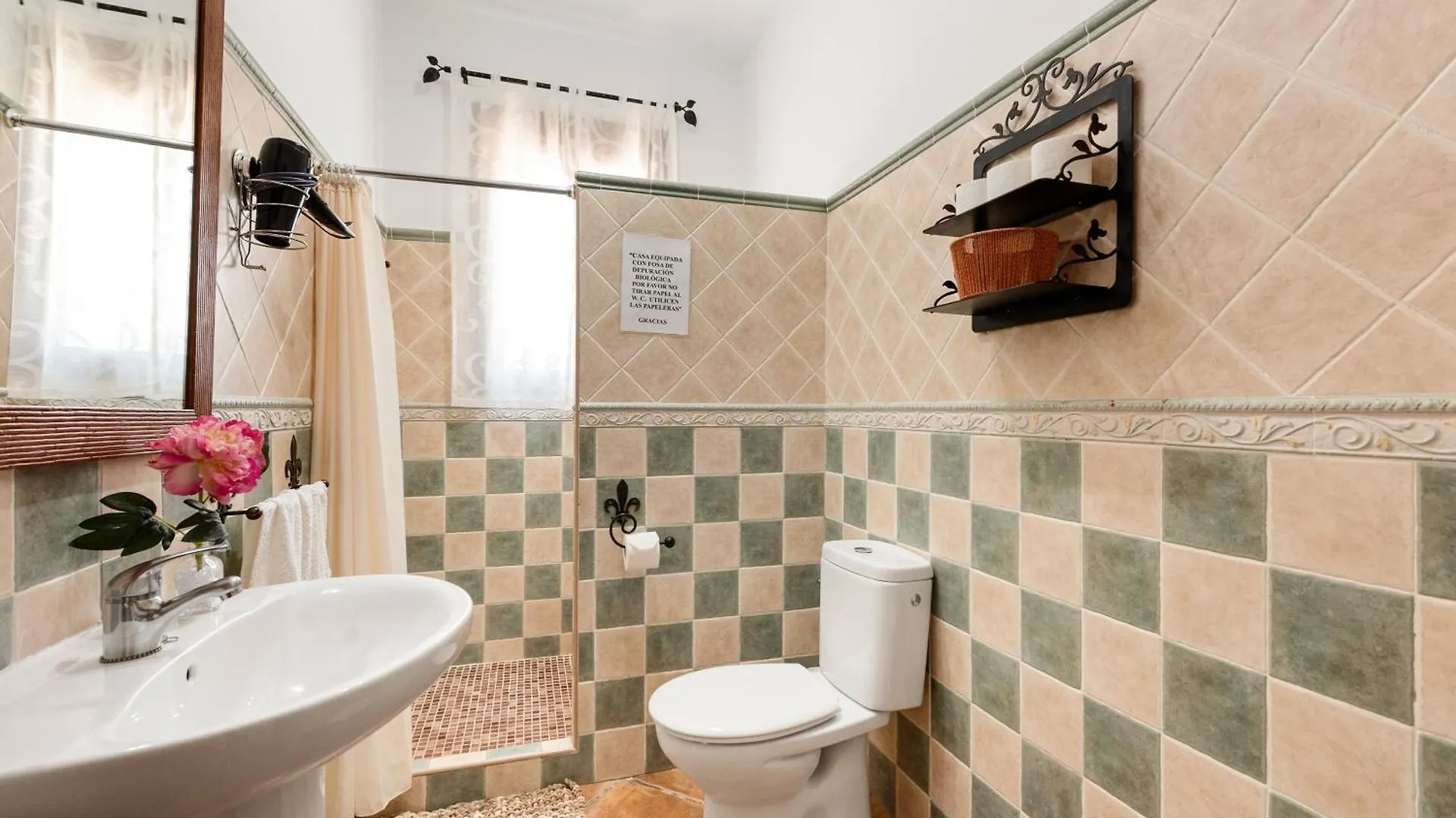La Casita Del Garrobo Guest House Comares Spain
